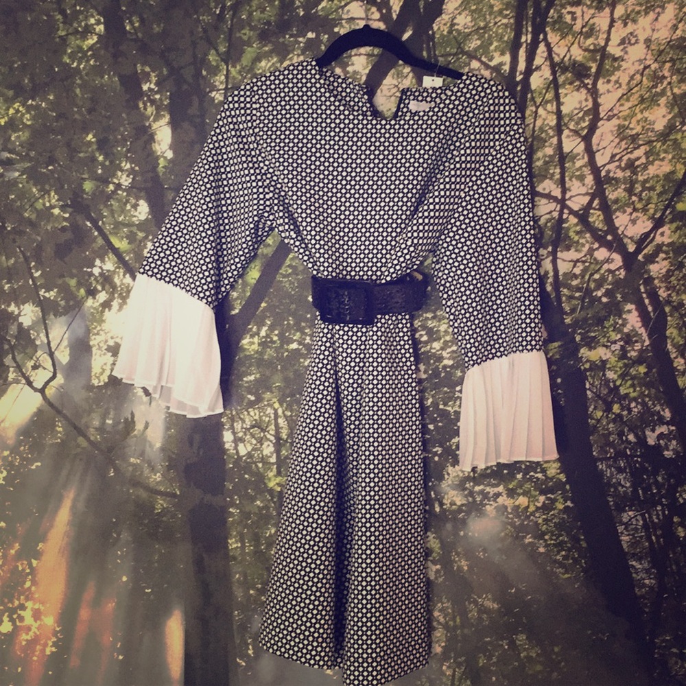 Trendy Mad Men dress with a flare!